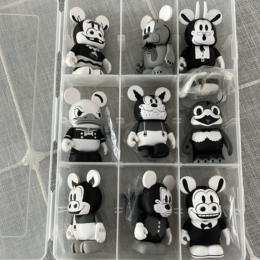 Disney Classic Collection Vinylmations Black & White